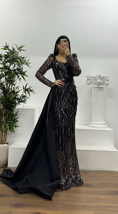 Siyah Çiçek Detay İşlemeli Abiye Elbise